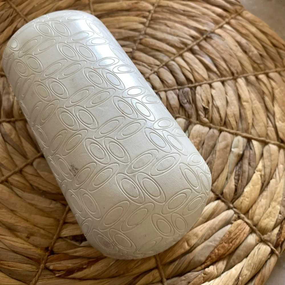 Oakley White Hard‎ Shell Sunglasses Case Embossed Logo Clamshell Protective Case